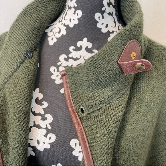 Akemi + Kin Anthropologie Knit Short Sleeve Poncho - Picture 15 of 16